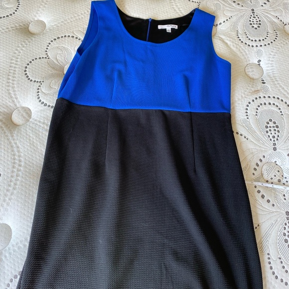 Suit and dress - Picture 6 of 6